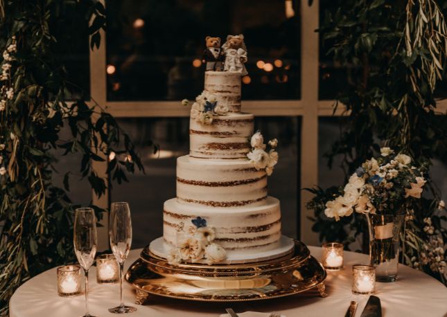 Boutique hotels for wedding — beautiful wedding cake