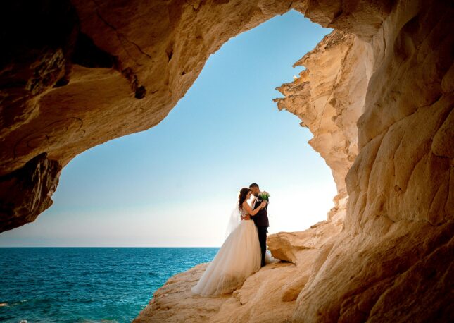 Stunning and unique wedding photos in tropical destinations