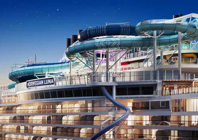 Norwegian Luna offers a great waterslide